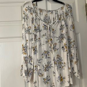 Lucky Brand size 2x cool gauzy women’s blouse. This one is perfect for summer!
